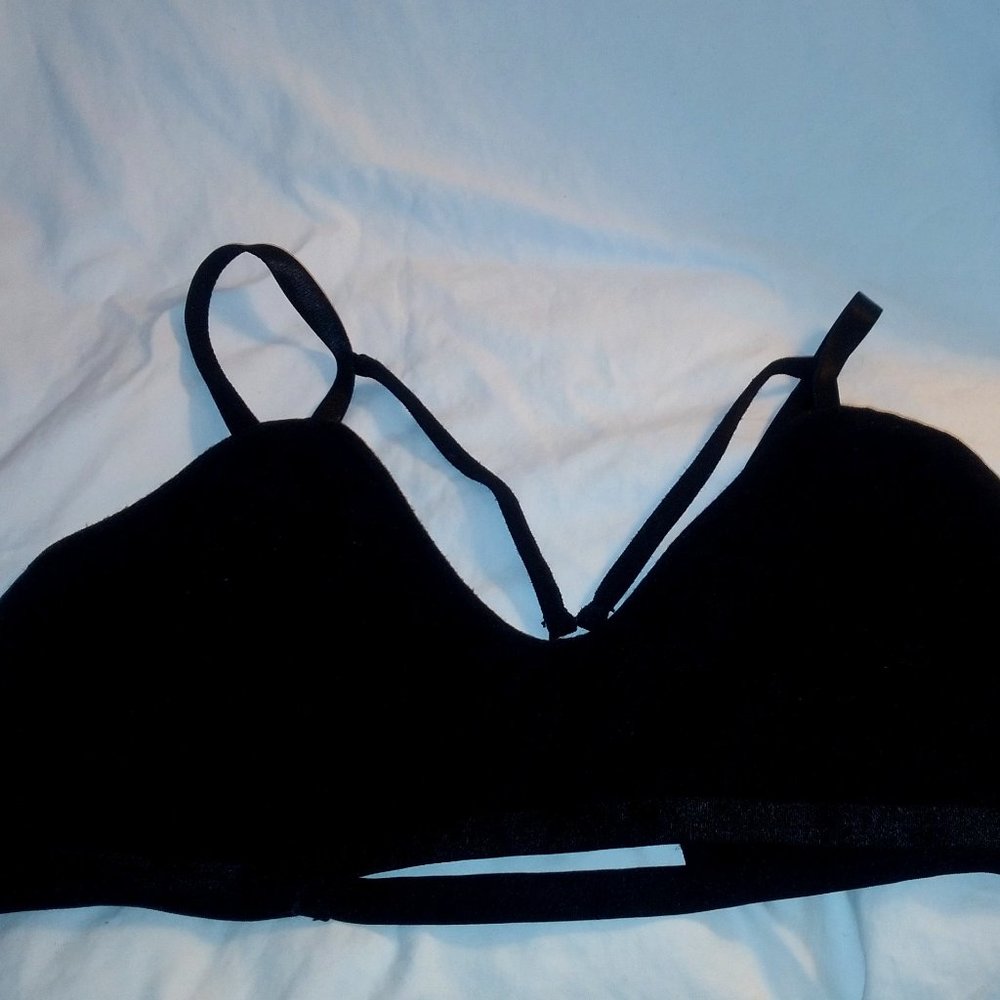 Black Stretchy Sporty Bra from Itzon Women's Small
